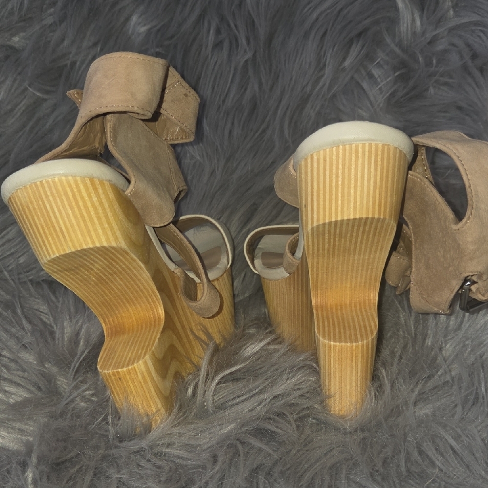 Dolce Vita Beige and Tan Strappy Platform Wedge Sandals - Picture 6 of 6
